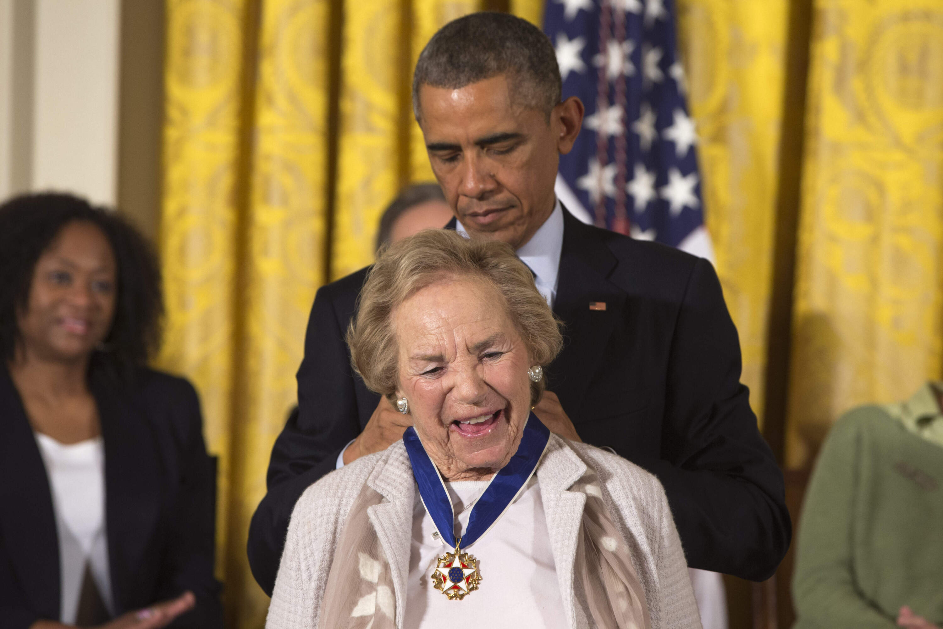 President Barack Obama awards Ethel Kennedy the Presidential Medal of Freedom in 2014. (Jacquelyn Martin/AP)