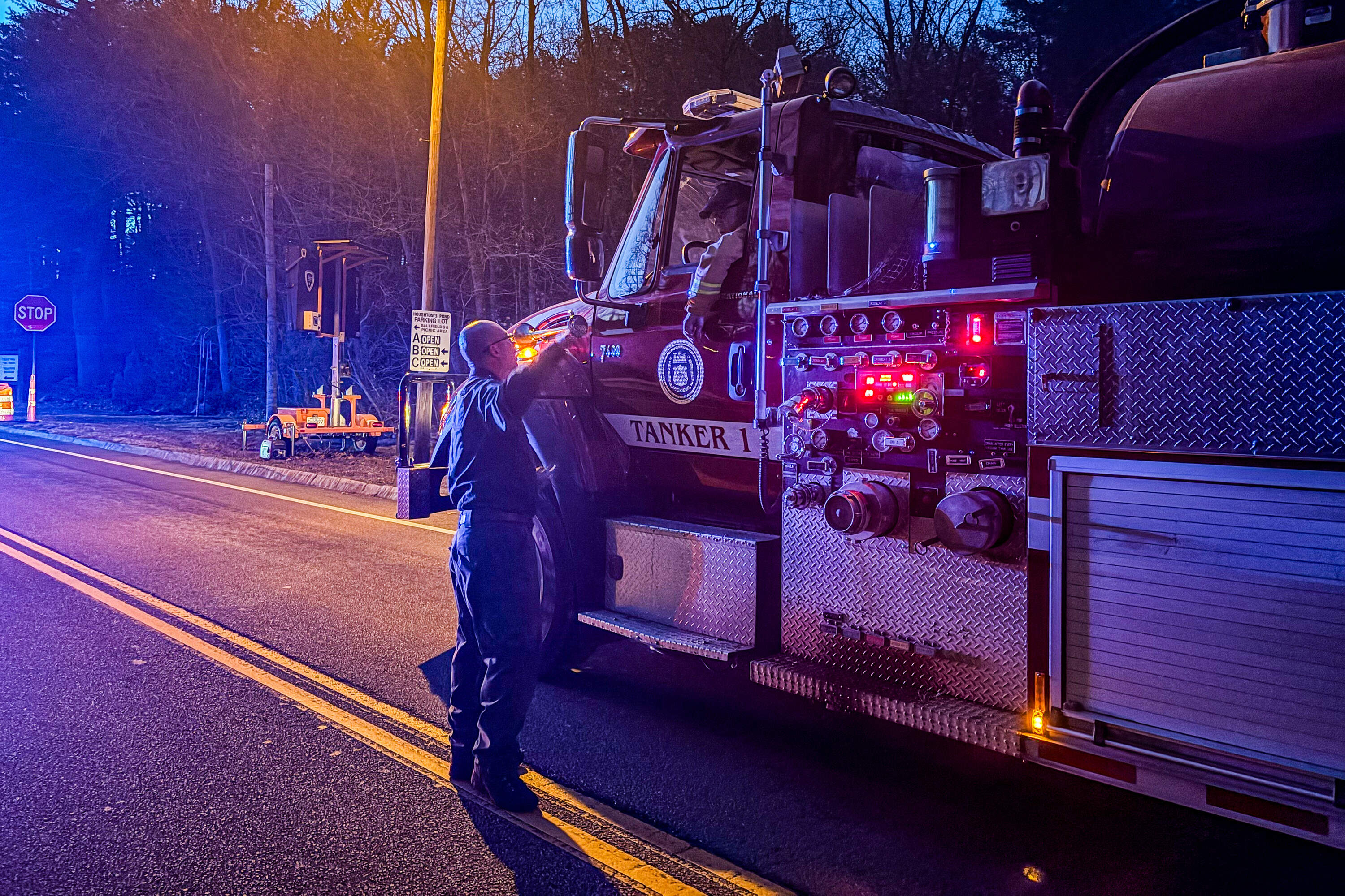Firefighters leaving Blue Hills Reservation after containing wildfire Nov. 19 (Simon Rios/WBUR)