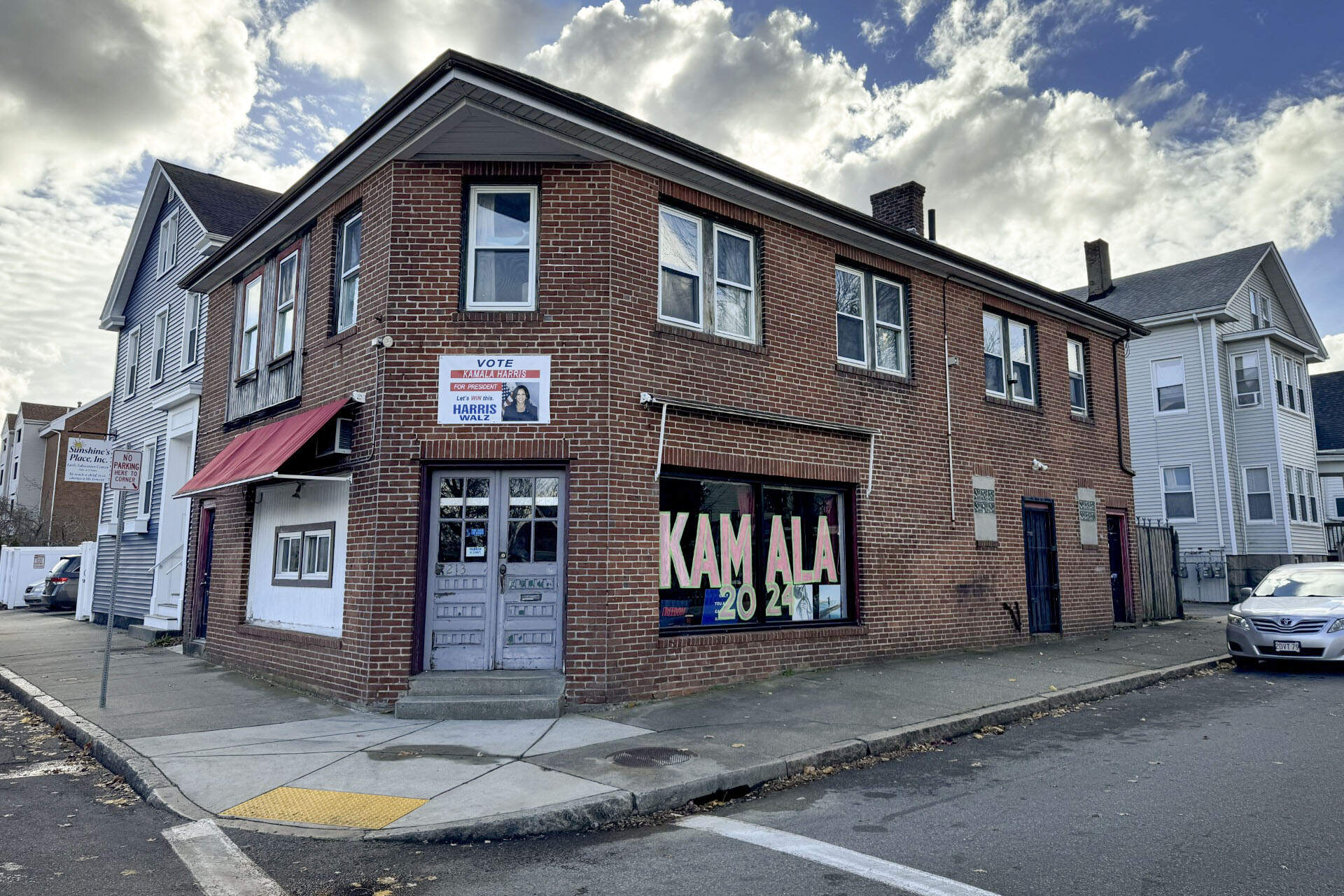 The vacant Harris-Walz campaign headquarters in New Bedford. (Walter Wuthmann/WBUR)