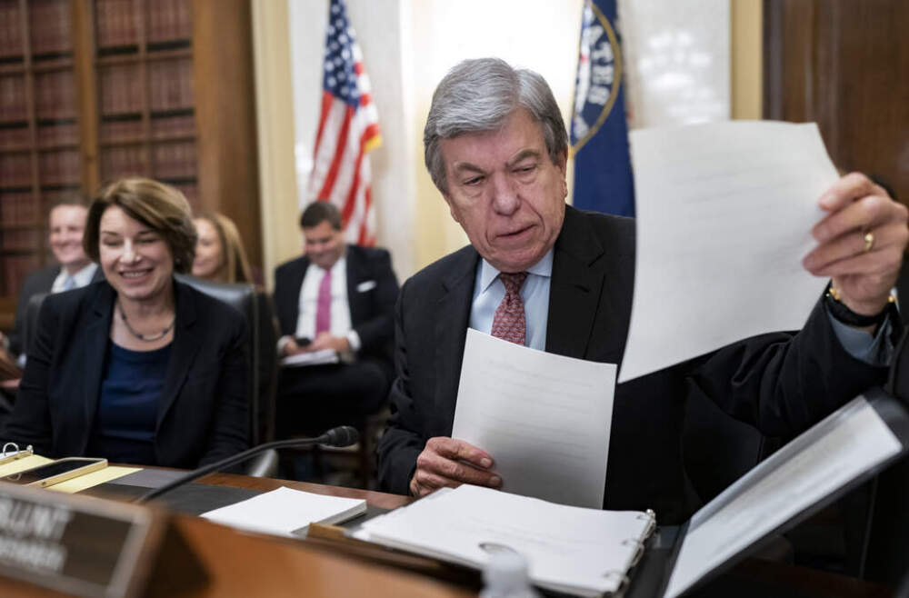 Sen. Amy Klobuchar, D-Minn., chair of the Senate Rules Committee, left, and Sen. Roy Blunt, R-Mo., the ranking member, open a meeting on the Electoral Count Reform and Presidential Transition Improvement Act, at the Capitol in Washington, Tuesday, Sept. 27, 2022. (AP Photo/J. Scott Applewhite, File)
