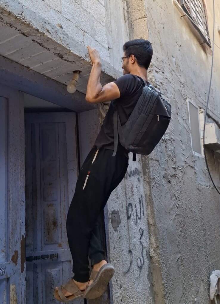 Mohammed Hatem uses a ledge to exercise. (Courtesy of Mohammed Hatem)
