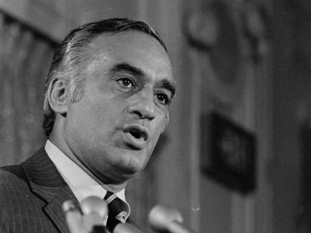 Francis Bellotti speaks at a press conference launching his gubernatorial campaign in 1970. (Boston Public Library/Brearley Collection)