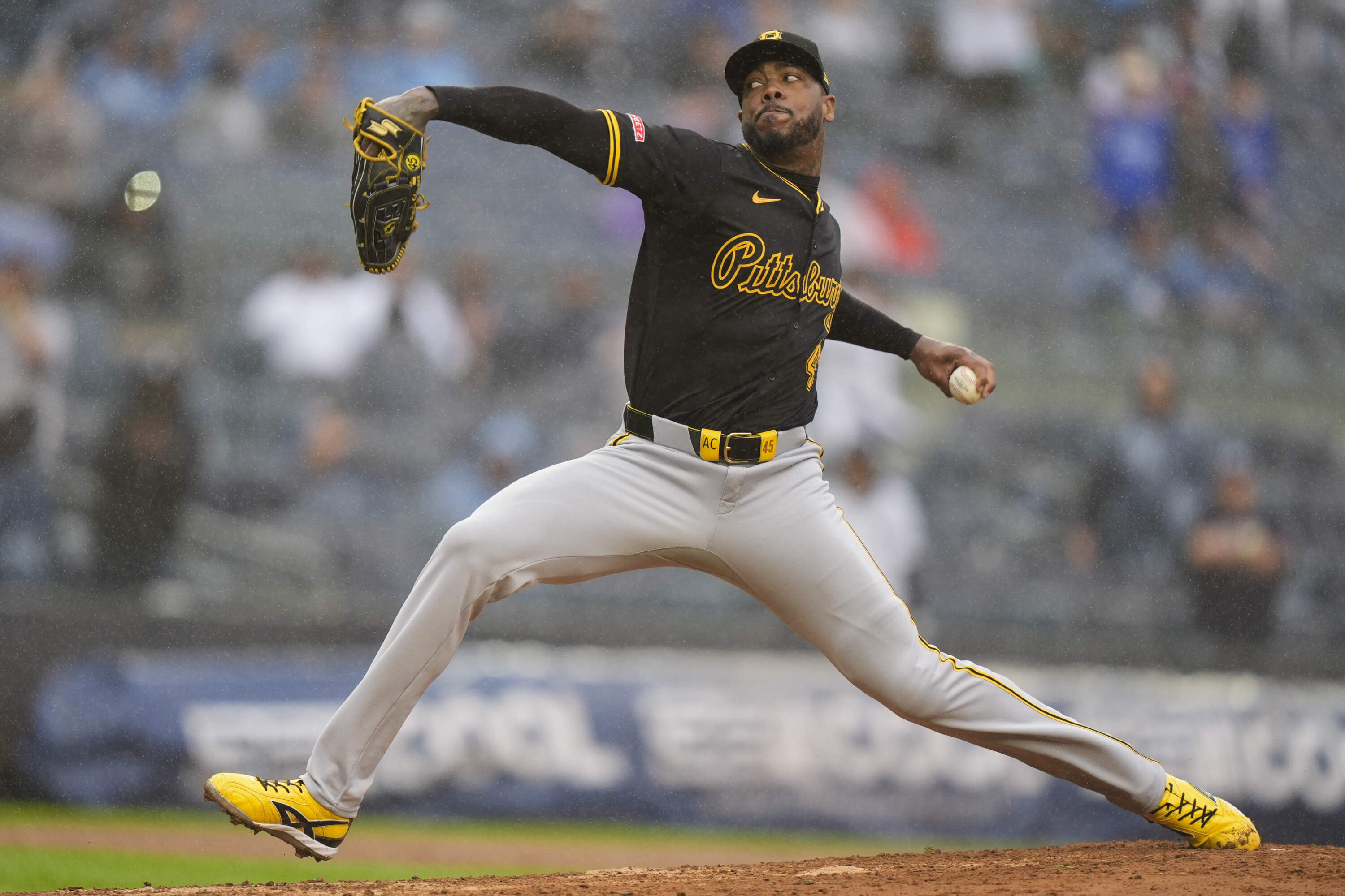 Aroldis Chapman pitches for the Pittsburgh Pirates during the ninth inning of a baseball game Sept. 28, 2024. (Frank Franklin II/AP)