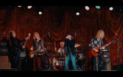 With Aerosmith sidelined, bassist Tom Hamilton takes up with Close Enemies