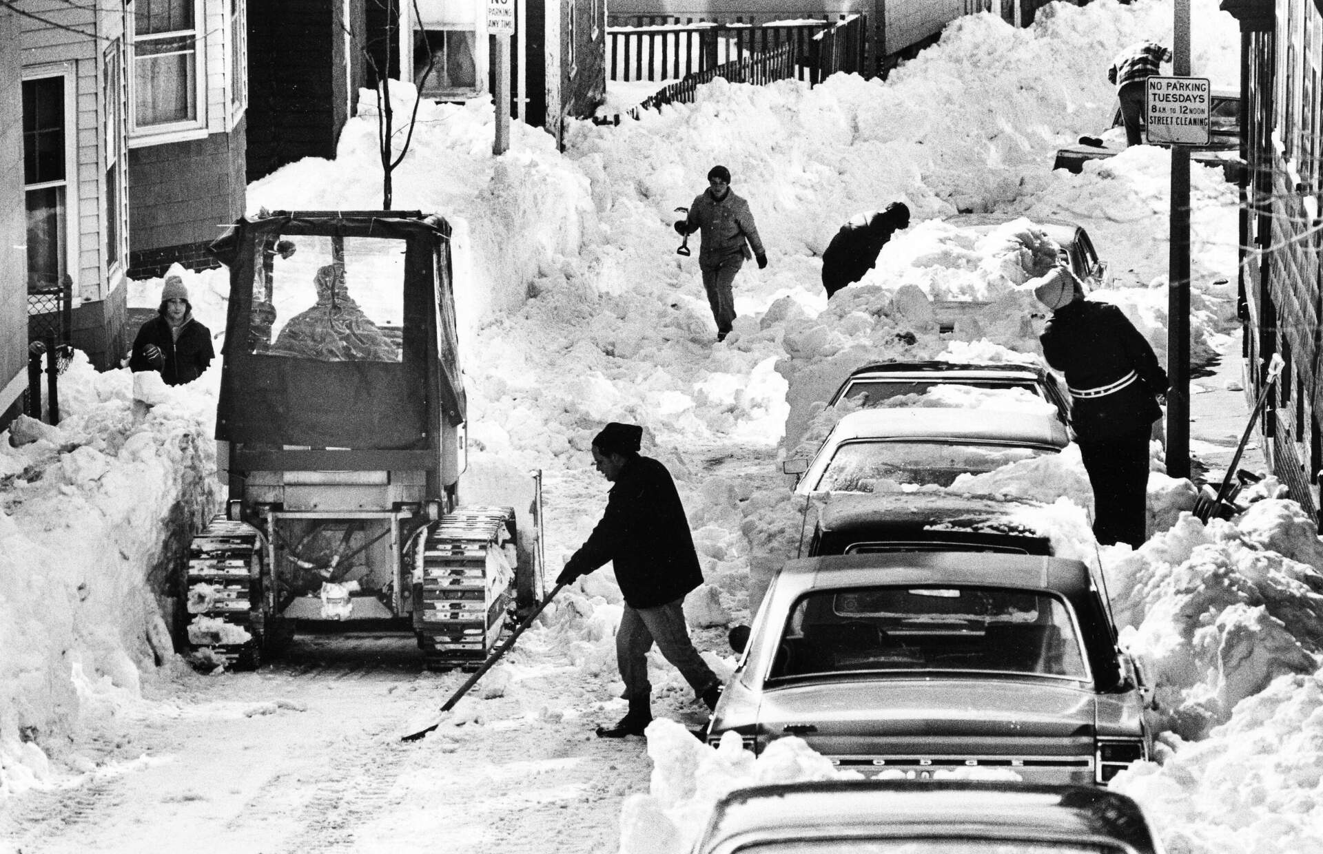 People start to dig out Pleasant Street in Charlestown on Feb. 11, 1978, following the Blizzard of '78. (Ulrike Welsch/The Boston Globe via Getty Images)