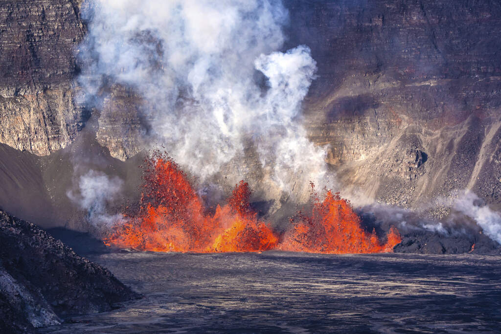  Volcanologist Tamsin Mather on her 'adventures in volcanoland' 
