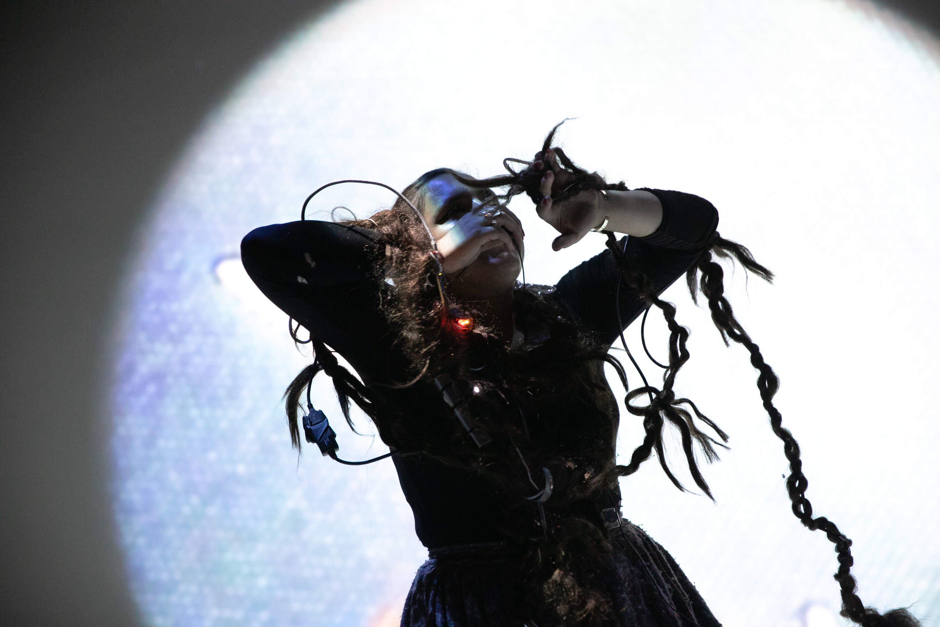 Kite, “Listener,” 2018. Performance in Linz, Austria. (Photo courtesy vog.photo)