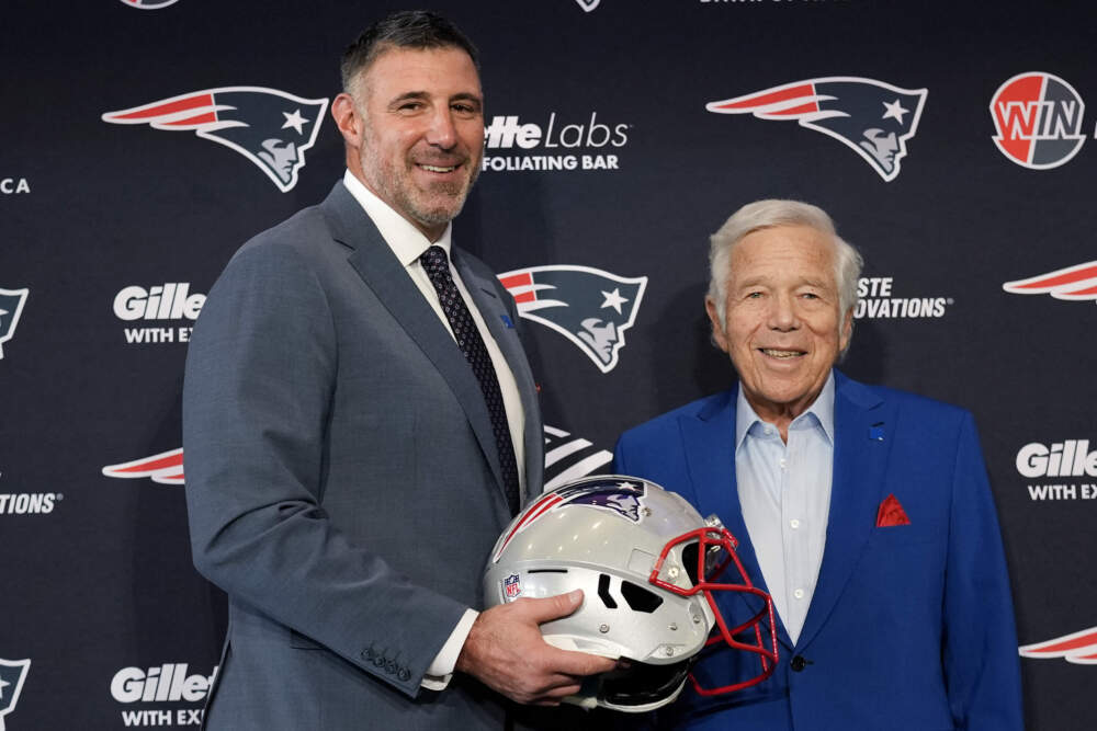 New England Patriots head coach Mike Vrabel smiles while posing with team owner Robert Kraft, right. (Charles Krupa/AP)