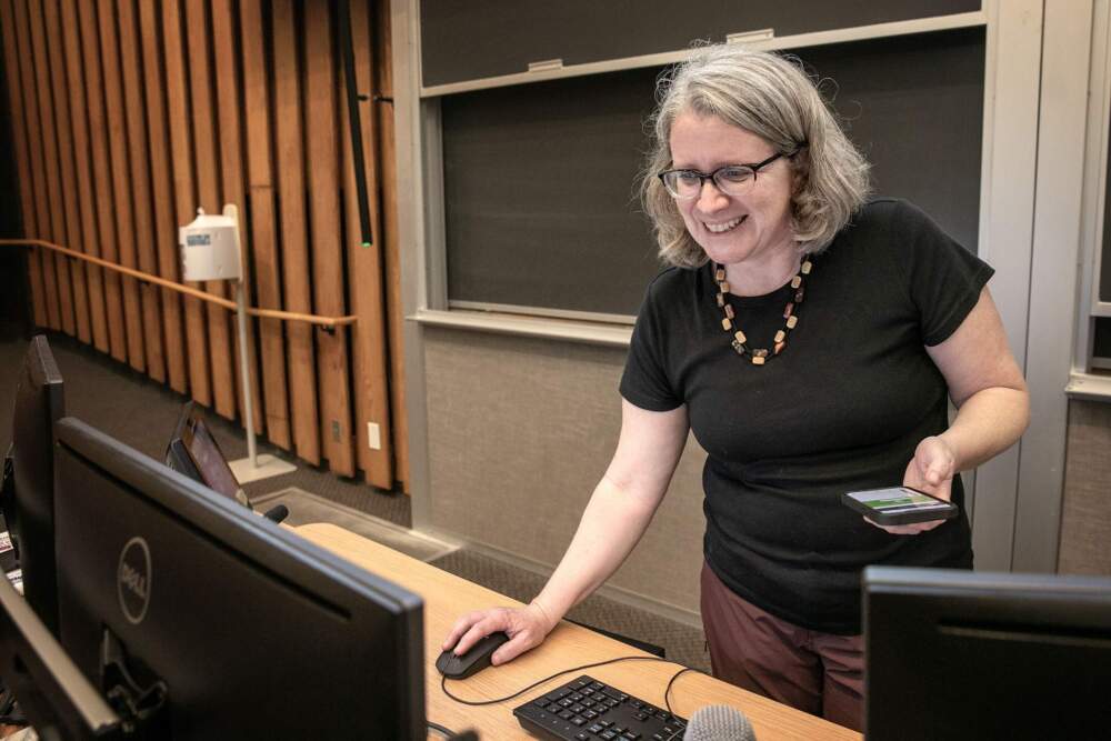 Associate Professor of Ecology Colleen Hitchcock in her conservation biology class at Brandeis University. (Robin Lubbock/WBUR)