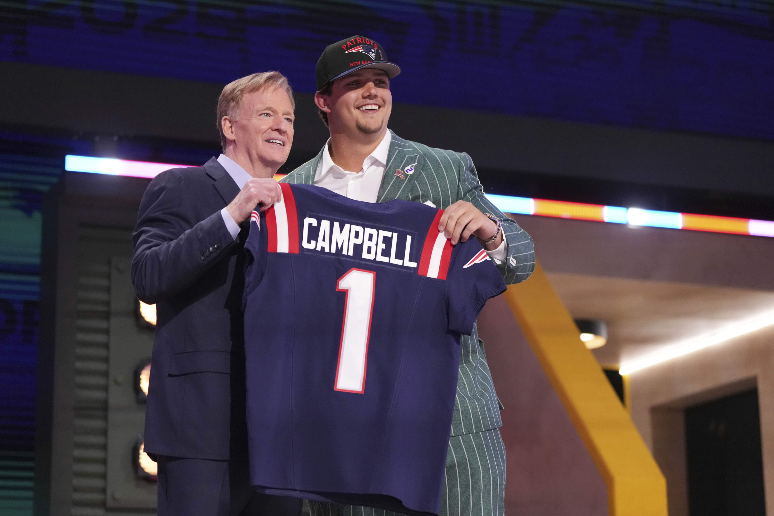 LSU offensive tackle Will Campbell poses with NFL Commissioner Roger Goodell at the 2025 NFL draft. (Jeff Roberson/AP)