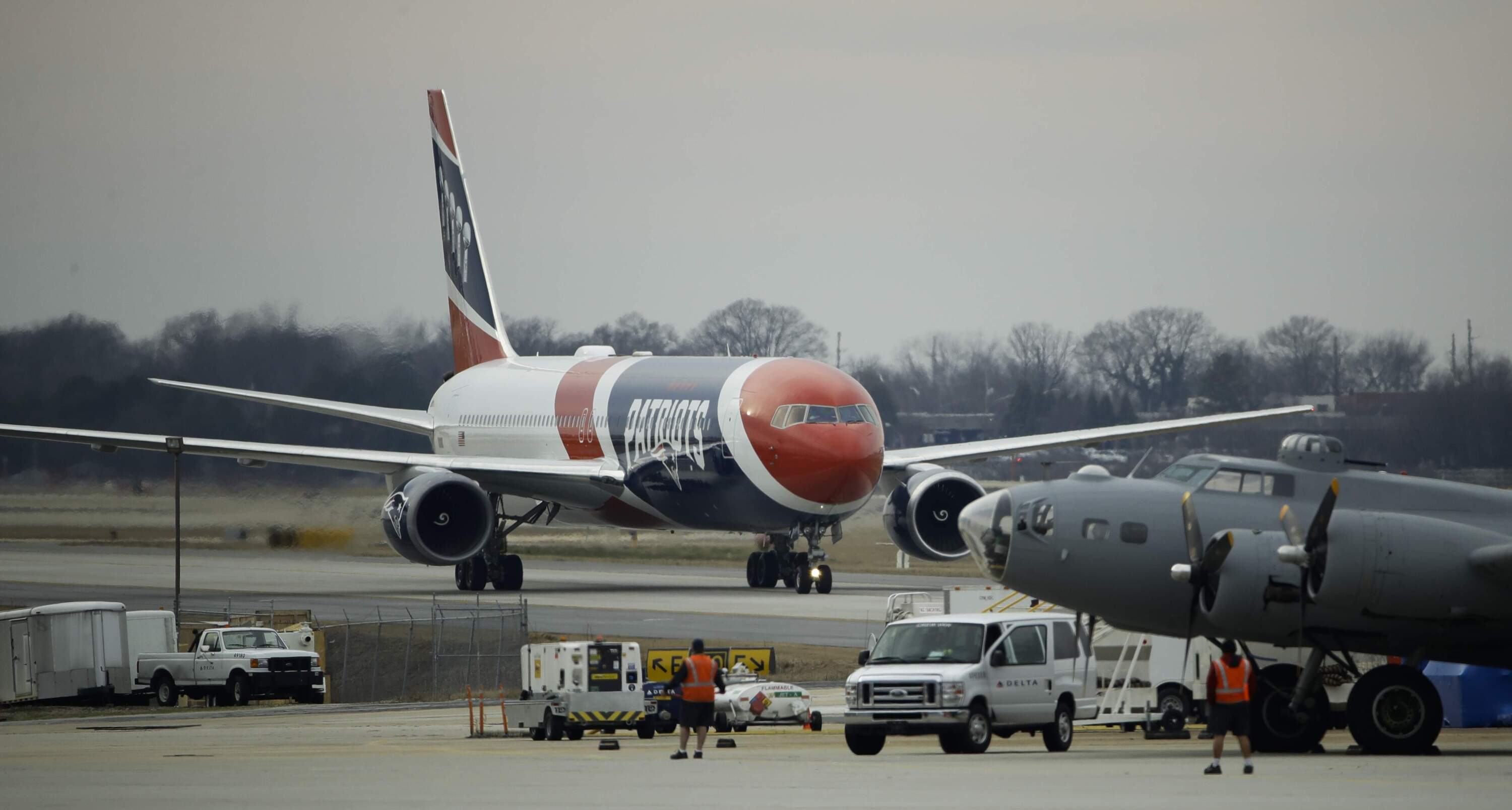 The plane carrying the New England Patriots arrives at the Hartsfield-Jackson Atlanta International Airport for the NFL Super Bowl 53 football game Sunday, Jan. 27, 2019, in Atlanta. (AP Photo/Matt Rourke)