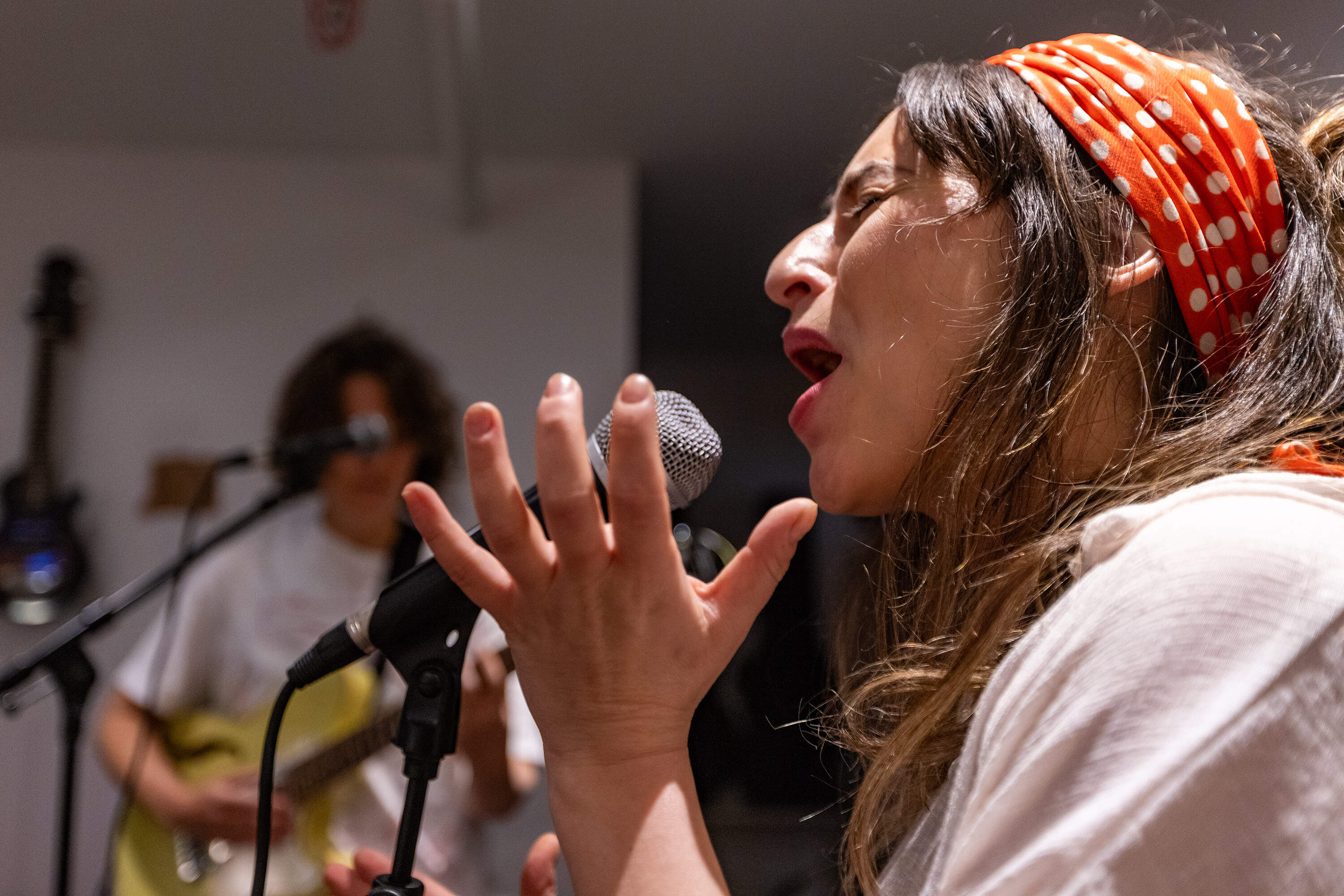 VOCALIST HAVA HORTITZ OF SIDBODY DURING A RHAARSAL. (Esse costa / wbur)