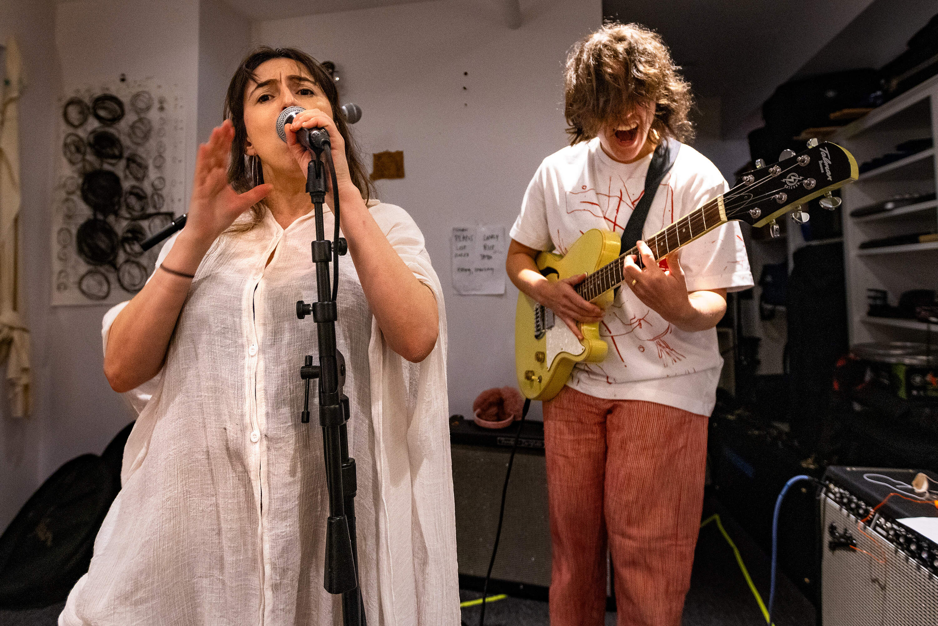 VOALIST HAVA HORITZ AND GUITARIST CARAIMO. (Esse costa / wbur)