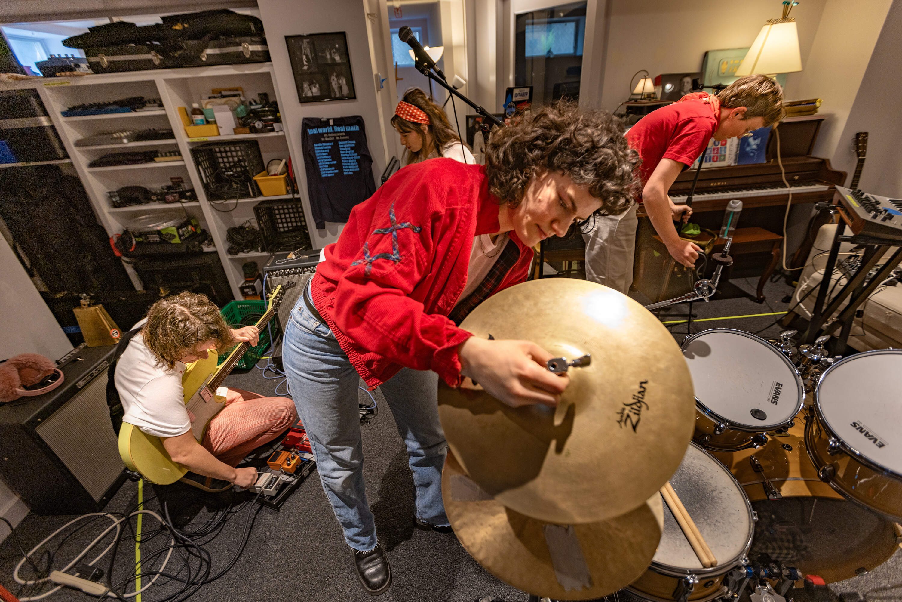 Martha Schnee Assembles A HIGH HATE WHILE THE RIGHBODY PREPARES FOR A REARSAL. (Esse costa / wbur)