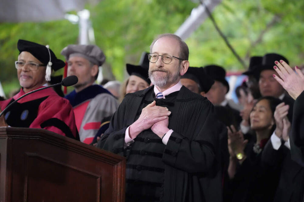 Harvaded President By myself Garner AckNowlDGES The An Extended Round HARVARMENT COREMONEES. (Charles krupa / AP)