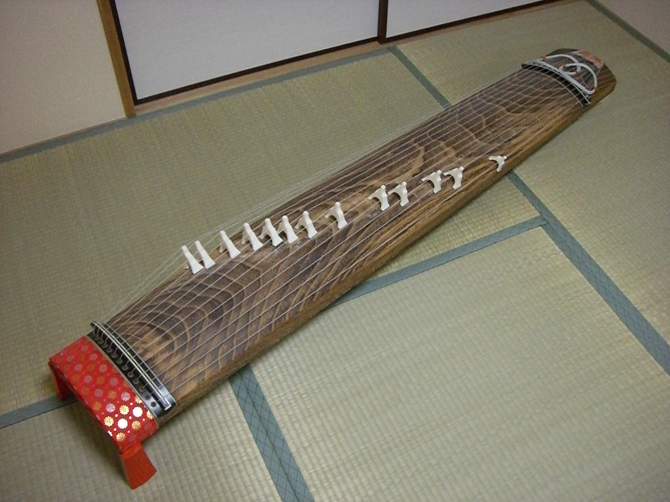 With its rich, diverse history in Japan, the koto has been used to play many musical styles. (image courtesy of Suisui)