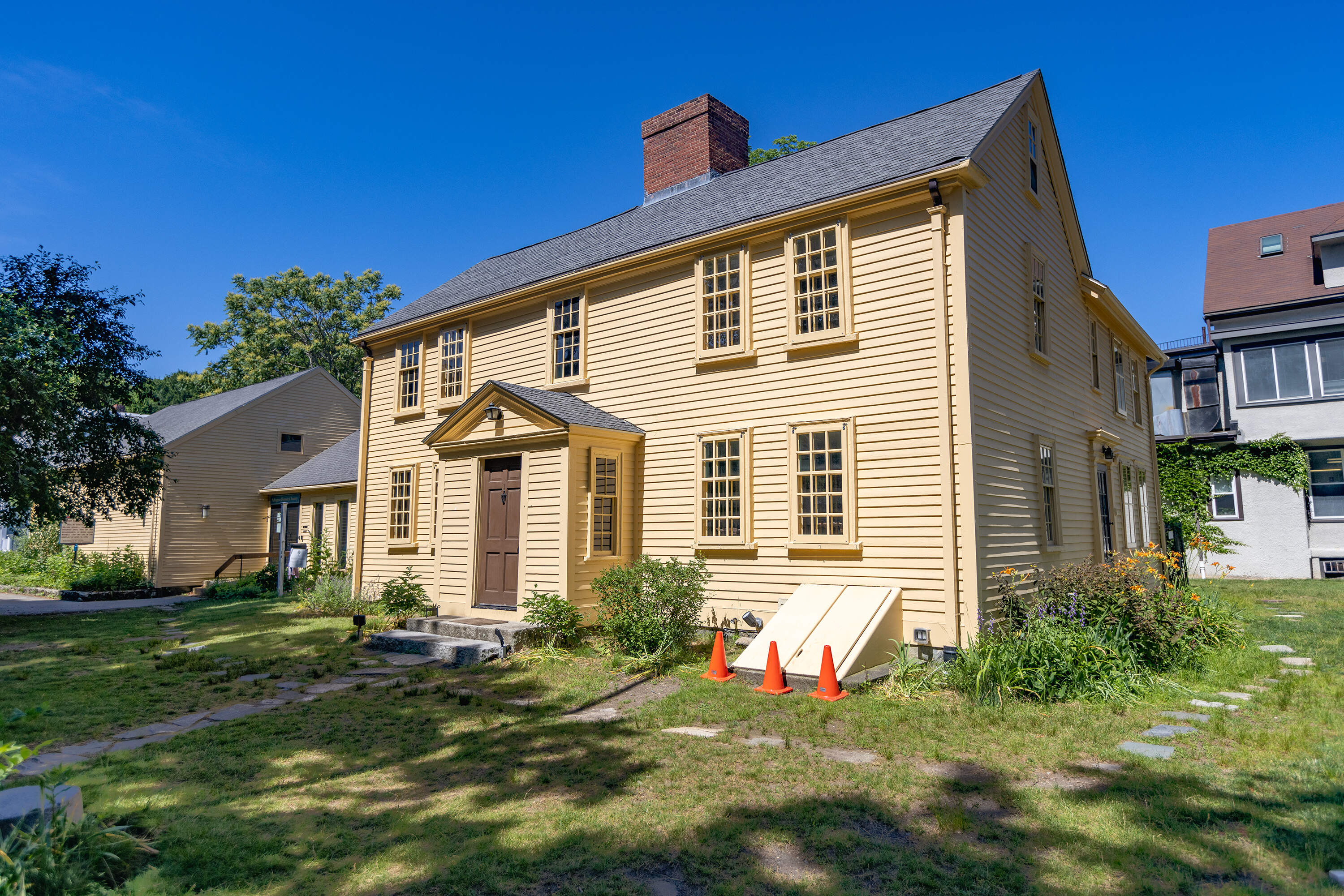 The Jason Russell House and Museum in Arlington. (Jesse Costa/WBUR)