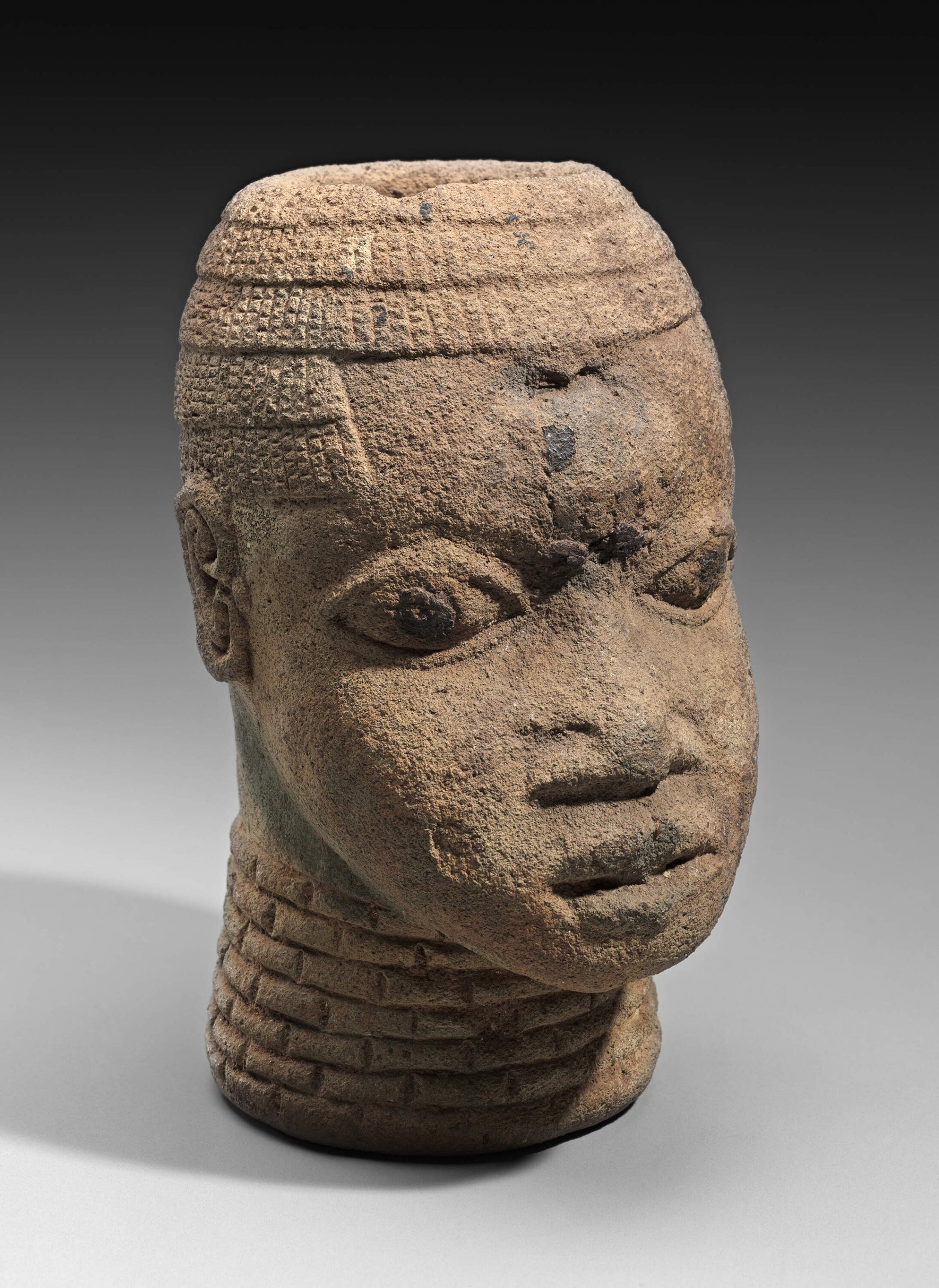 Commemorative head, 16th–17th century. Terracotta, iron. (Courtesy Museum of Fine Arts, Boston)