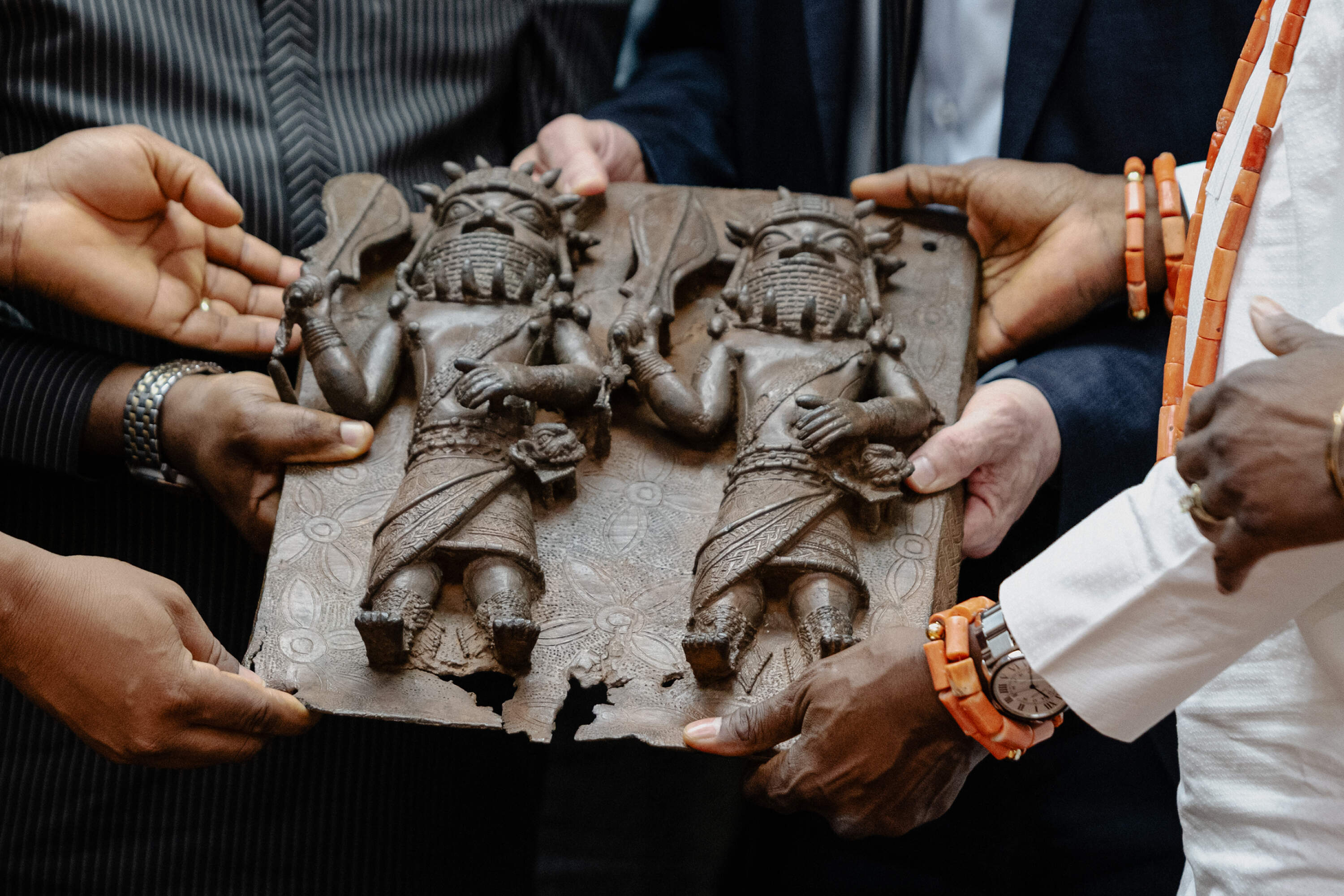 Ceremony at the Nigeria House in New York City to transfer two works of art from the Kingdom of Benin to His Royal Majesty Omo N’Oba Ewuare II, Oba of Benin. (Courtesy Andy Henderson/Museum of Fine Arts, Boston)