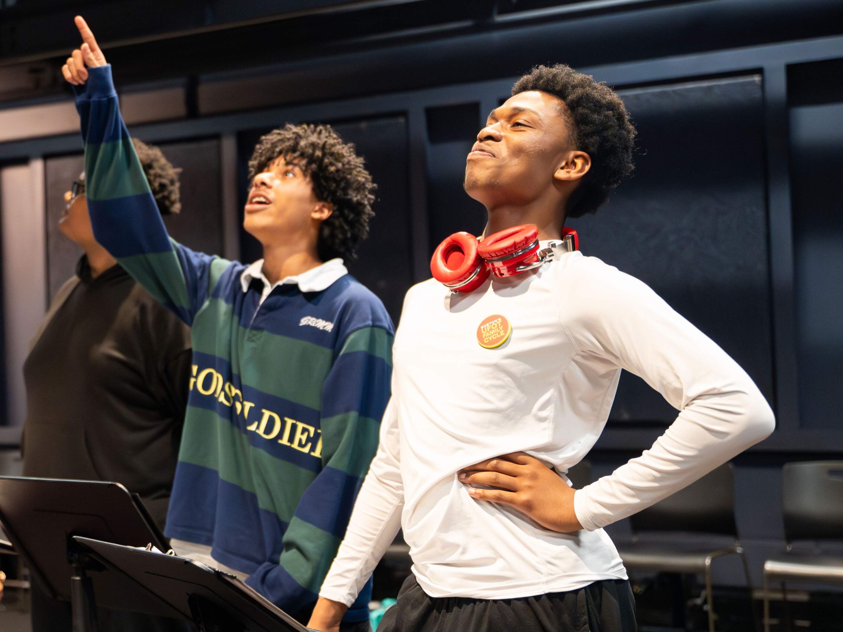 Ezra Schwarz-Bart and Zay Williams prepare for the show. (Courtesy Annielly Camargo)