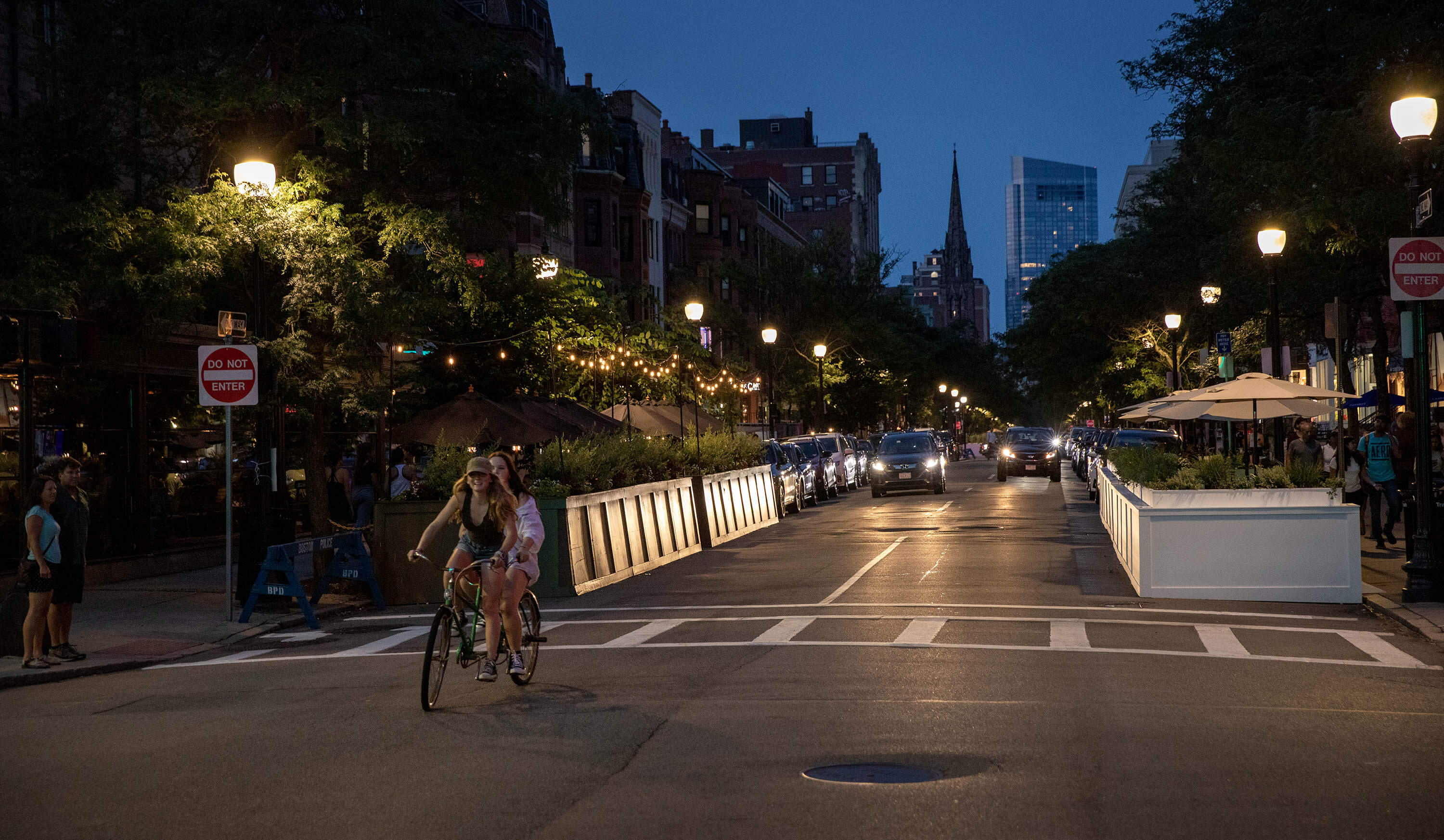 A summer evening on Newbury Street in Boston's Back Bay. (Robin Lubbock/WBUR)