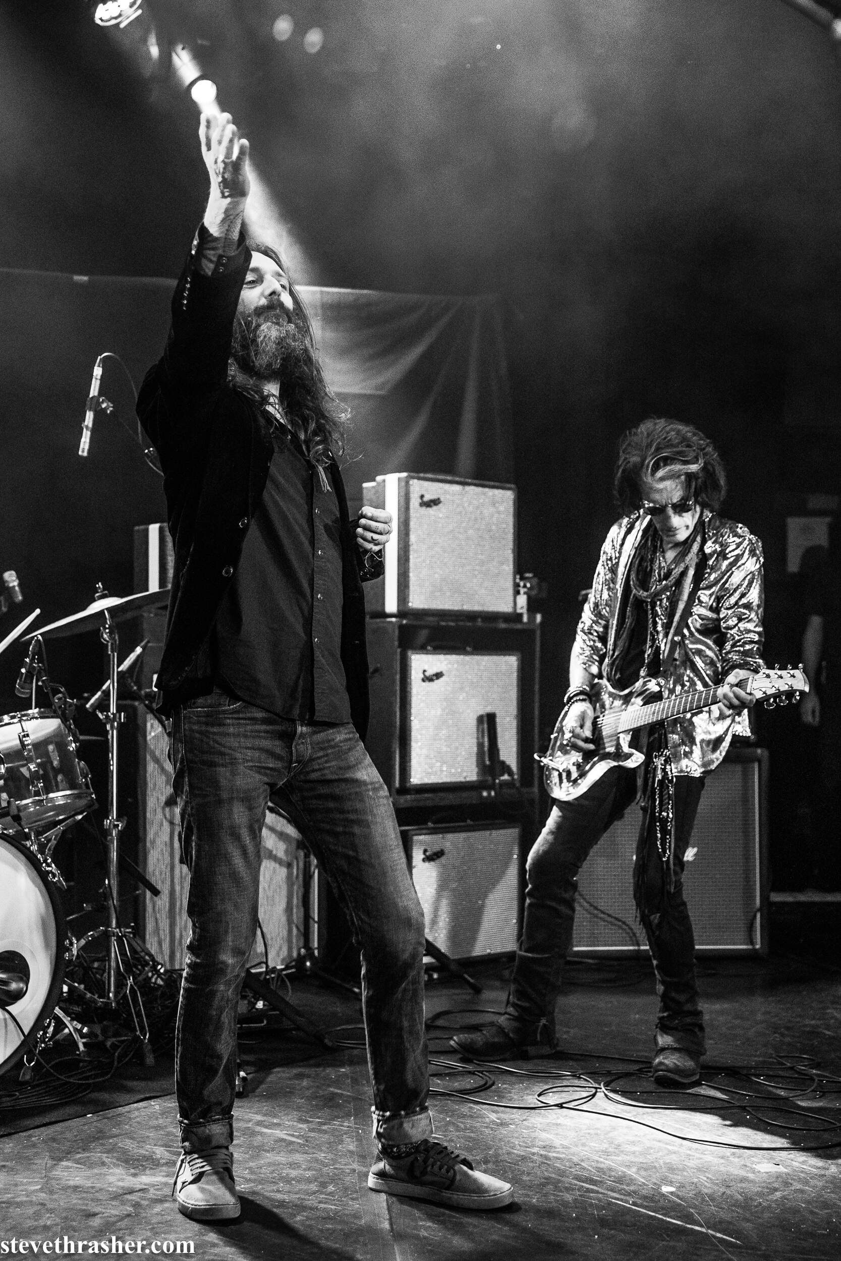 The Black Crowes' Chris Robinson singing with the Joe Perry Project. (Courtesy Steve Thrasher)