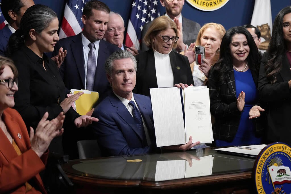 California Governor Gavin Newsom signs legislation calling for a special election on a redrawn congressional map on Thursday, August 21 in Sacramento, California. (Godofredo A. Vásquez/AP)