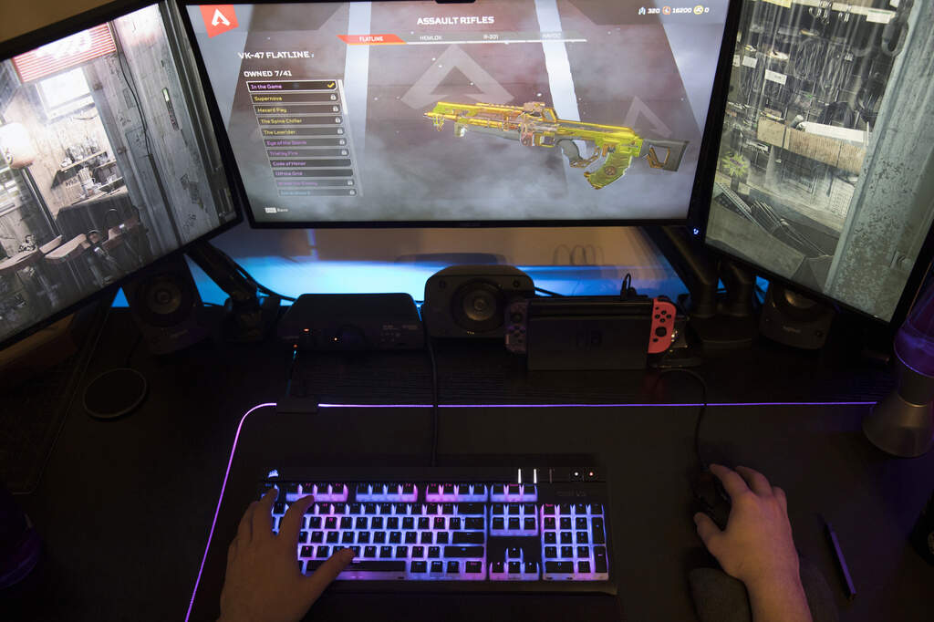 A gamer plays Electronic Arts' "Apex Legends" in Jersey City, N.J., on March 6, 2019. (AP Photo/Jenny Kane, File)