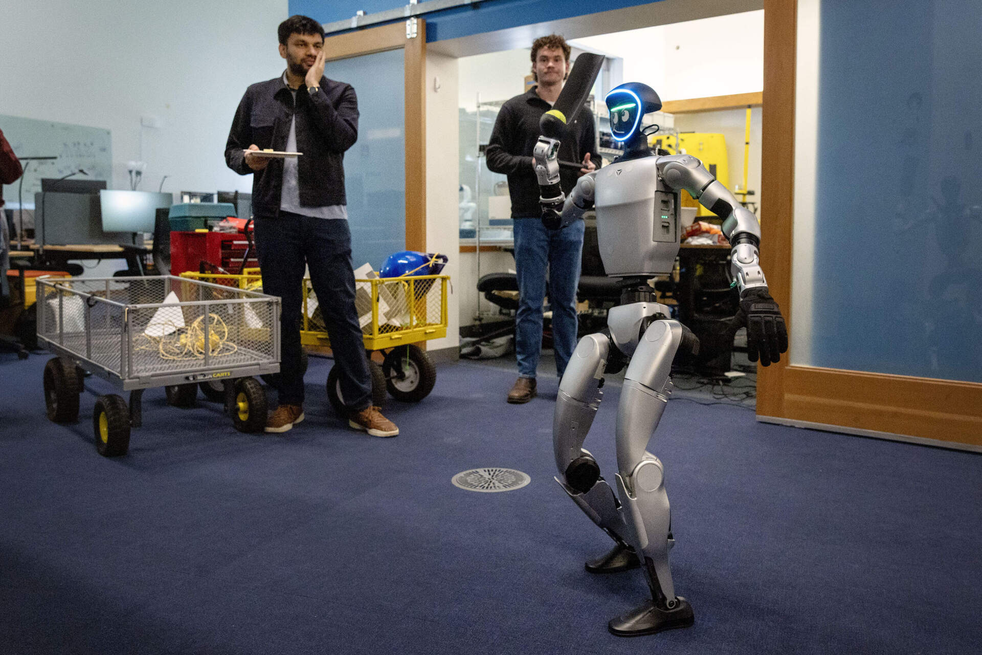 A robot prepares to throw a tennis ball at MIT's lab (Robin Lubbock/WBUR)