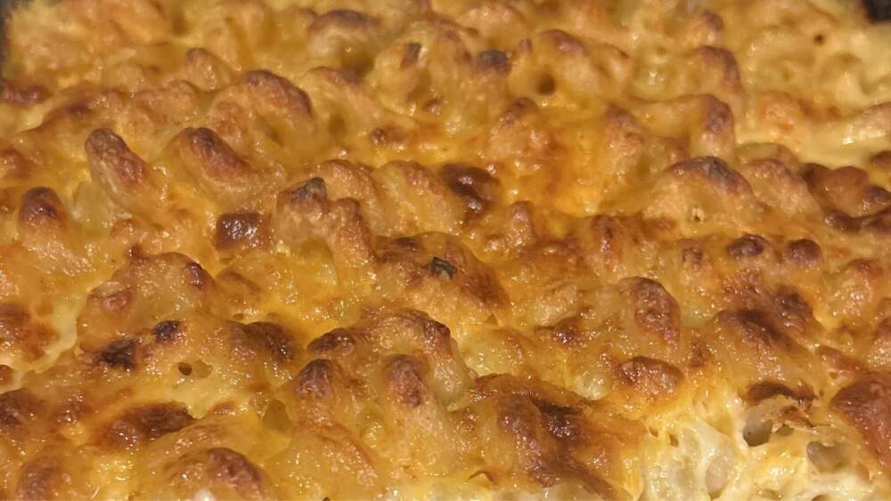 Tini's Thanksgiving mac & cheese. (Elissa Nadworny/Here & Now)