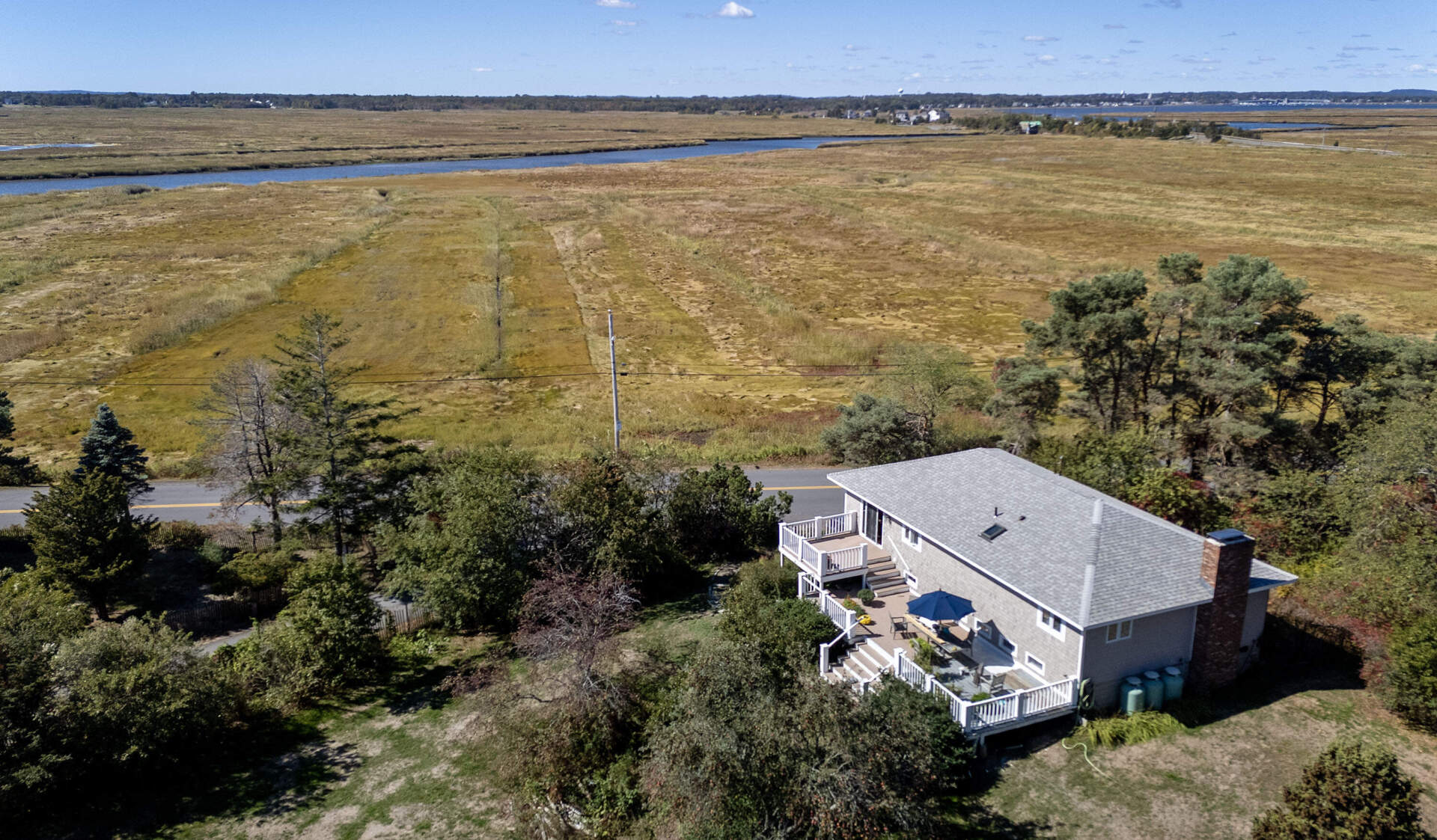 Stan and Dorothy Liffmann's home on Plum Island's Sunset Drive. (Robin Lubbock/WBUR)