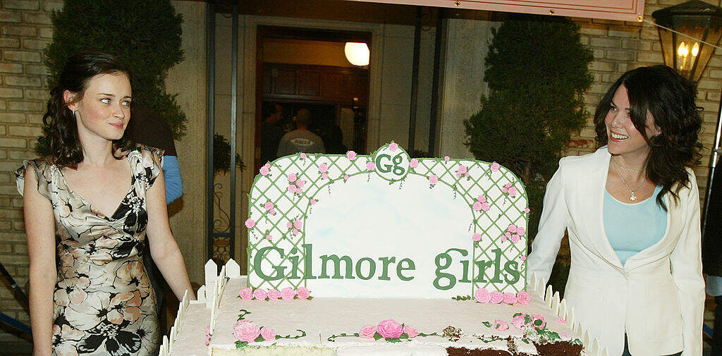 Actors Alexis Bledel (L) and Lauren Graham pose at The WB Networks "The Gilmore Girls" 100th episode celebration on the set at Warner Bros. Studios on January 31, 2005 in Burbank, California. (Kevin Winter/Getty Images)