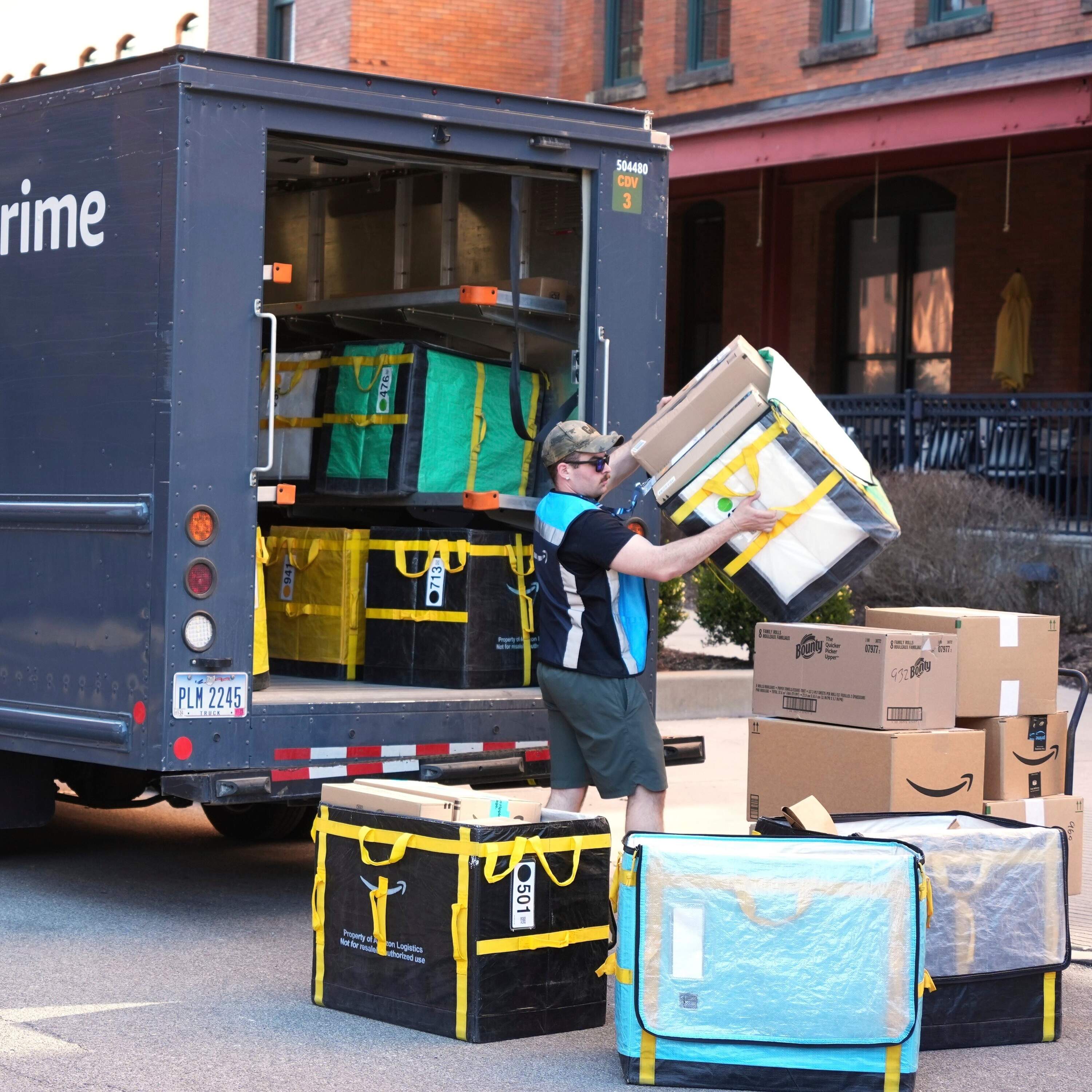 The Anvillain: Has this man really been buying and returning an anvil on Amazon for almost a year?