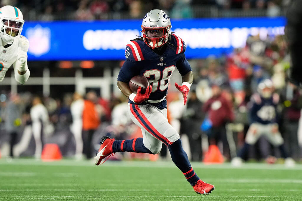 New England Patriots running back Rhamondre Stevenson runs for a touchdown, Jan. 4, 2026. (Robert F. Bukaty/AP)