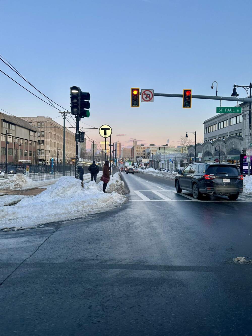 Commonwealth Avenue, near WBUR, in the later afternoon on January 29, 2026. (Cloe Axelson/WBUR)