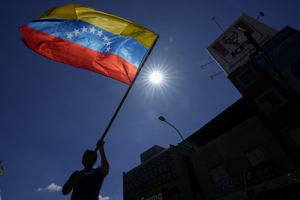 Boston journalist from Venezuela shares local reaction to U.S. capture of Nicolás Maduro episode artwork