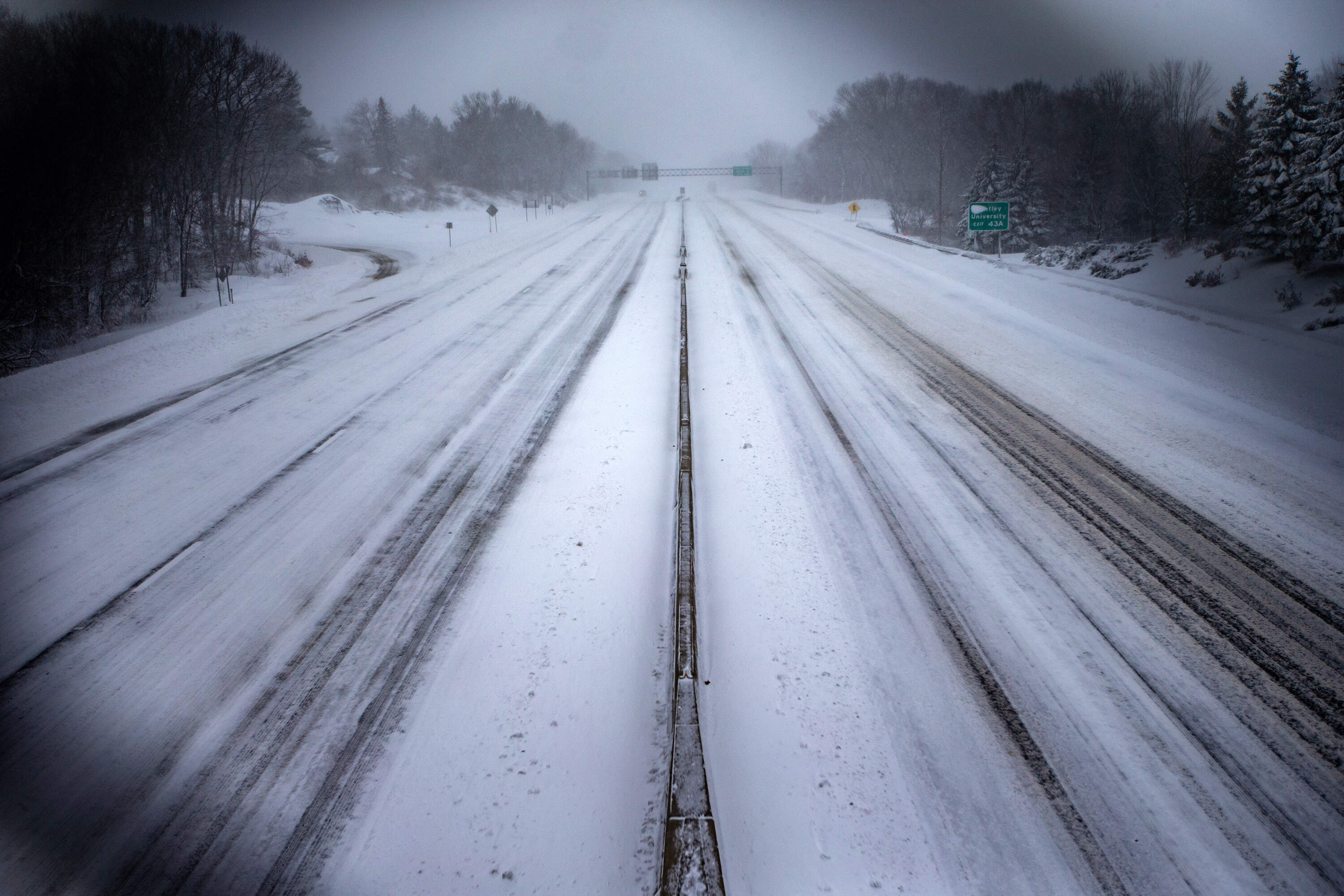 Virtually no traffic on Interstate 95 in Waltham during the height of the nor’easter storm in the late morning. (Jesse Costa/WBUR)