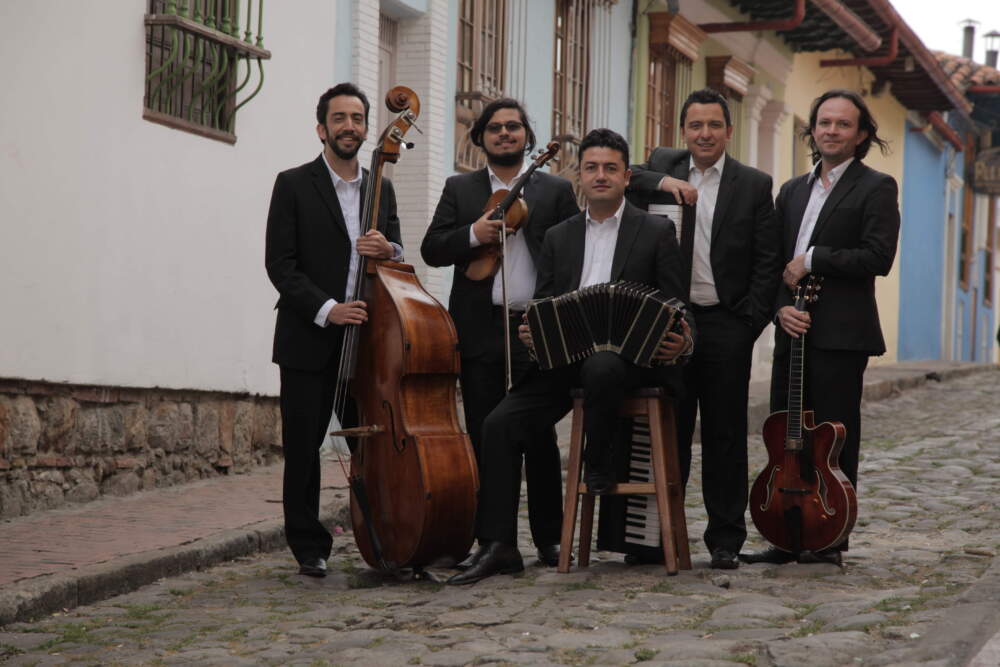 Giovanni Parra Quintet, from left to right: Andrés Almanza, double bass; Daniel Plazas, violin; Giovanni Parra, bandoneón; Alberto Tamayo, piano; Francisco Avellaneda, electric guitar. (Julián Lineros)