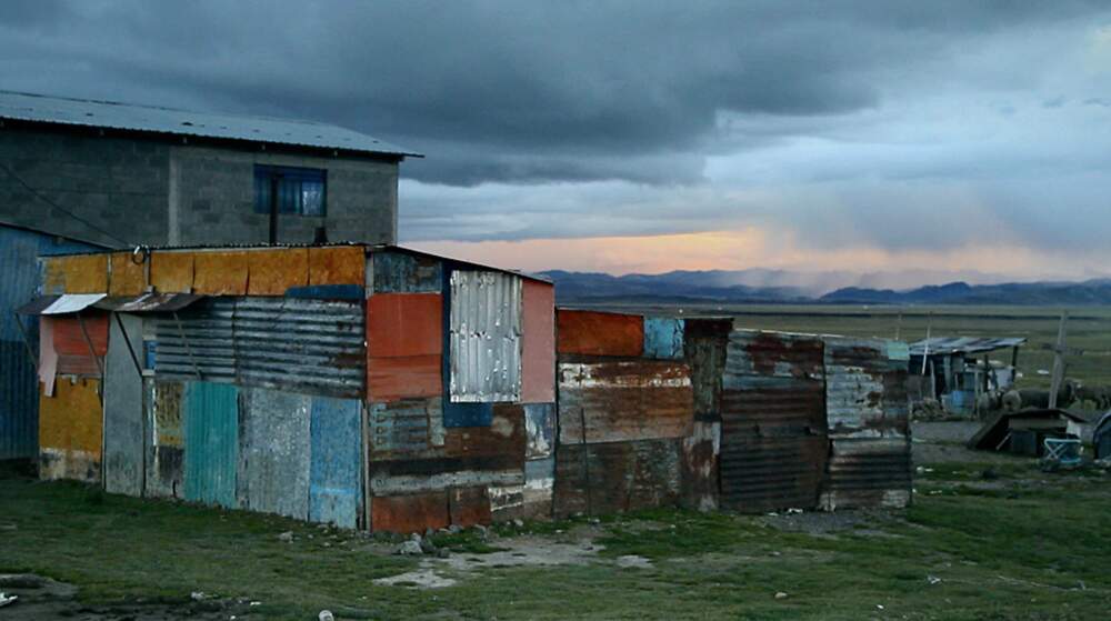 A still from Ximena Garrido Lecca's "Yacimientos" (2013). (Courtesy the artist and Galeria Vermelho)
