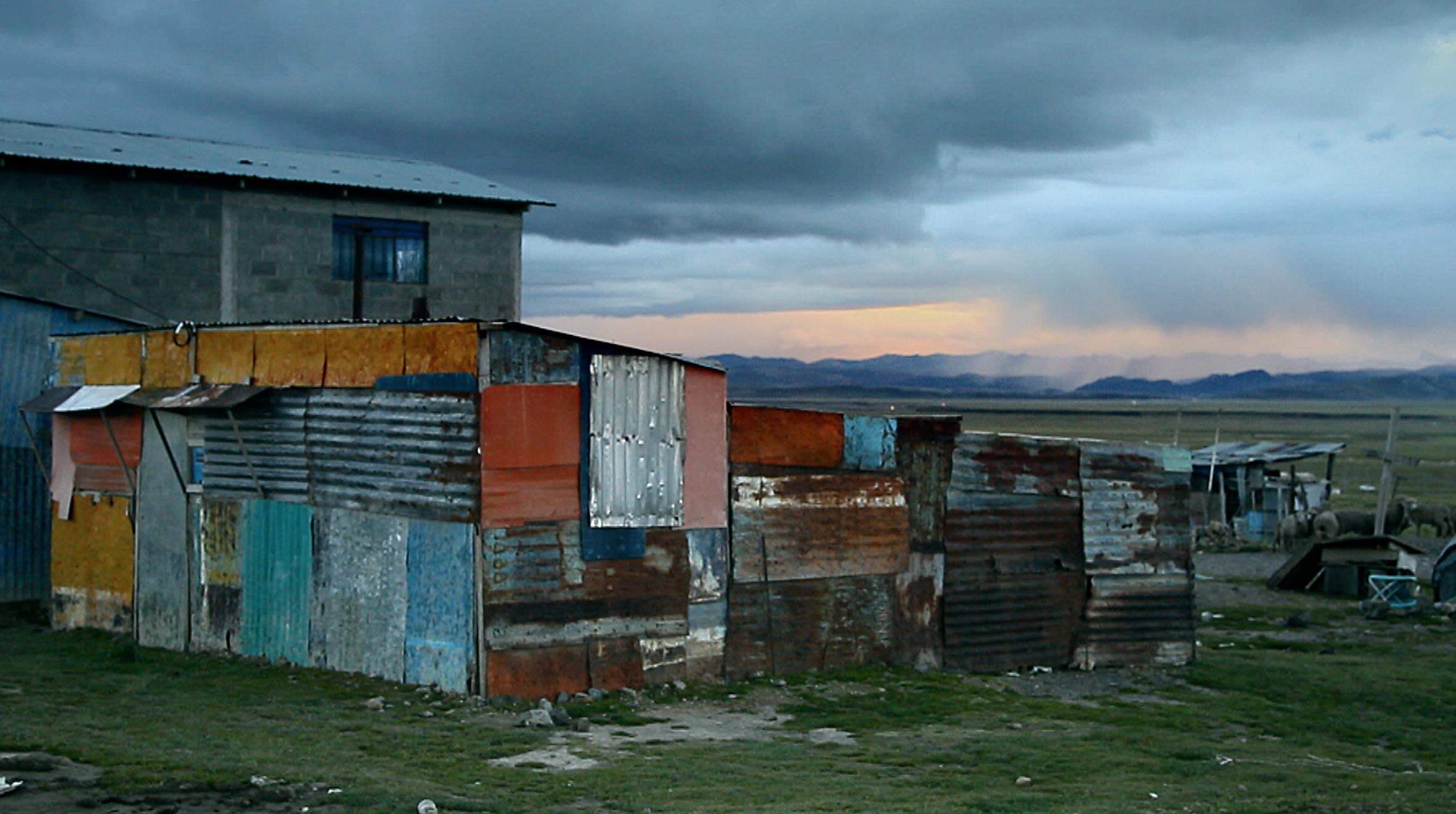 A still from Ximena Garrido Lecca's "Yacimientos" (2013). (Courtesy the artist and Galeria Vermelho)