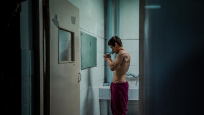 Why so many young men are 'looksmaxxing'