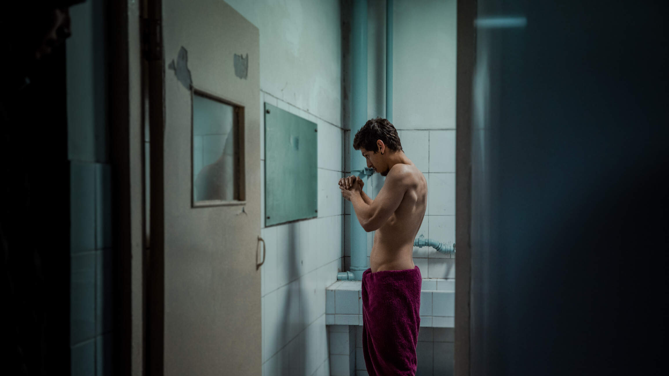 Why so many young men are 'looksmaxxing'