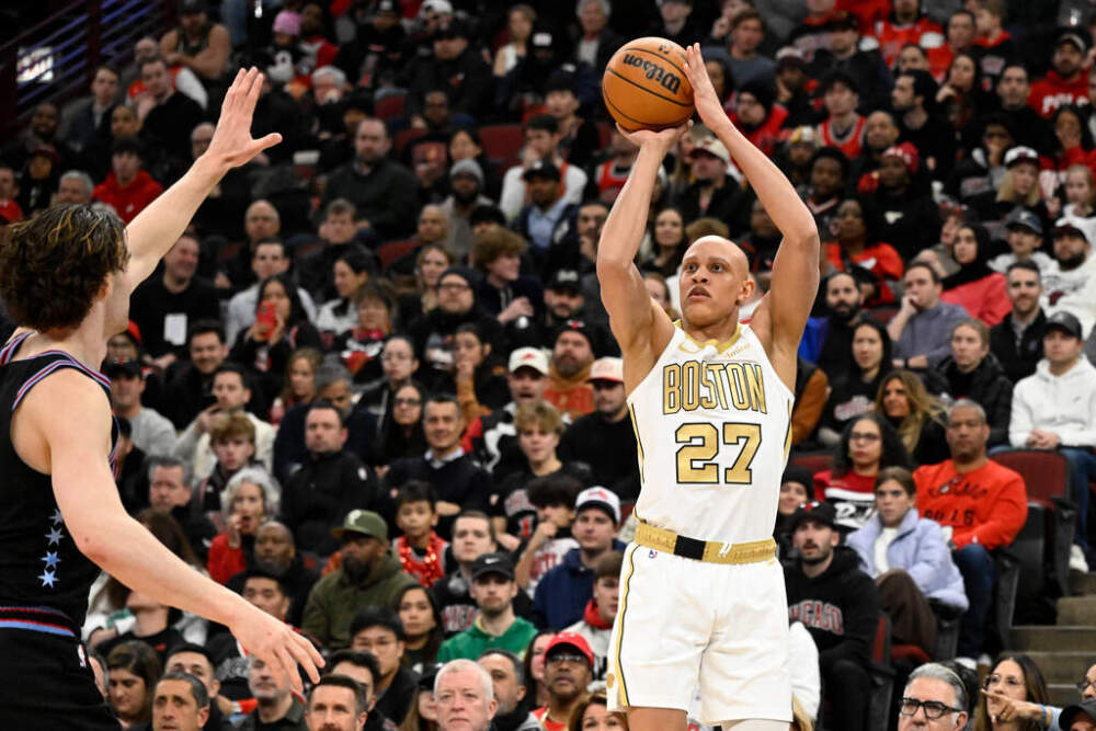Jordan Walsh (27) shoots during the first half of a game Saturday, Jan. 24, 2026, in Chicago. (Matt Marton/AP)