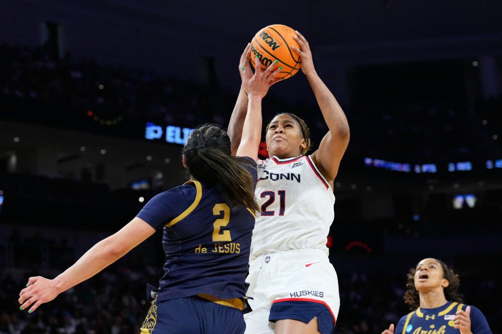UConn forward Sarah Strong (21) goes up for a basket against Notre Dame guard Vanessa de Jesus (2) during the first half in an Elite Eight game of the NCAA college basketball tournament. (Tony Gutierrez/AP)