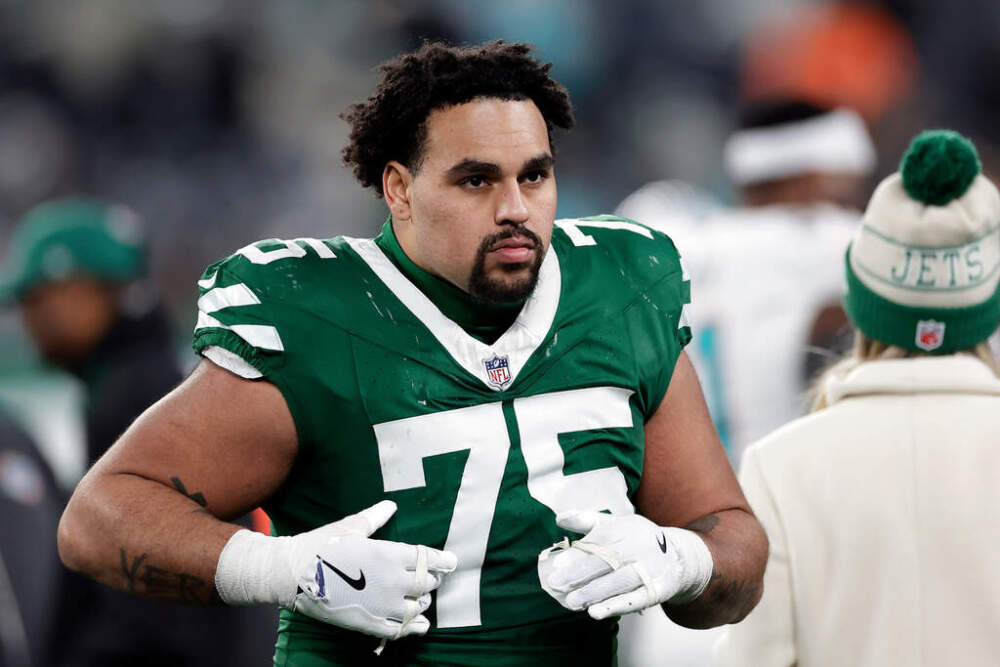 New York Jets guard Alijah Vera-Tucker at an NFL football game against the Miami Dolphins on Jan. 5, 2025, in East Rutherford, N.J. (Adam Hunger/ AP, File)