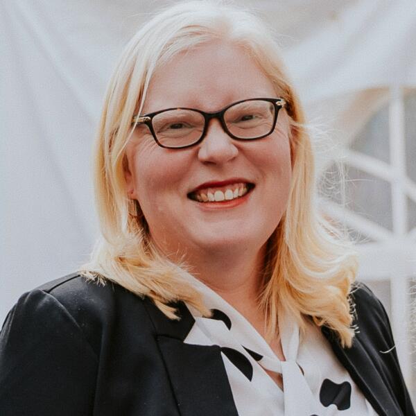 Headshot of Nikki Stewart