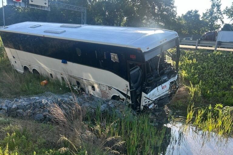 Crash kills 5 in Virginia including family of 4 traveling to wedding ...
