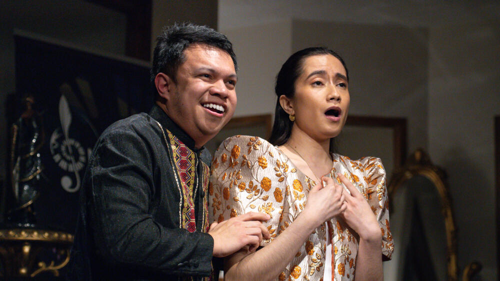  From left, Carlo Bunyi and Lauren Florek of Duo Filipino. (Courtesy Xayinfocus)