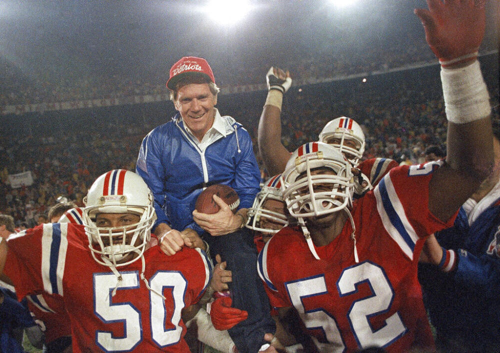Raymond Berry, Hall of Fame wide receiver and former Patriots coach, dies at the age of 93
