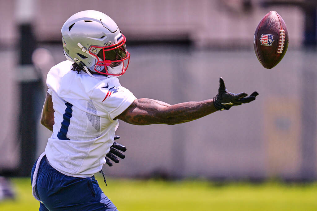 A.J. Brown reaches for a pass during his first Patriots practice, Tuesday, June 2, 2026. (Charles Krupa/AP)